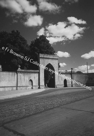 RATHFARNHAM CASTLE ENTRANCE GATE